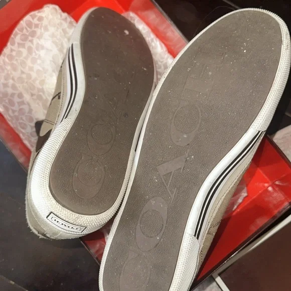 My husbands coach sneakers from back in the day! Few years old. VERY good cond. - Picture 3 of 10